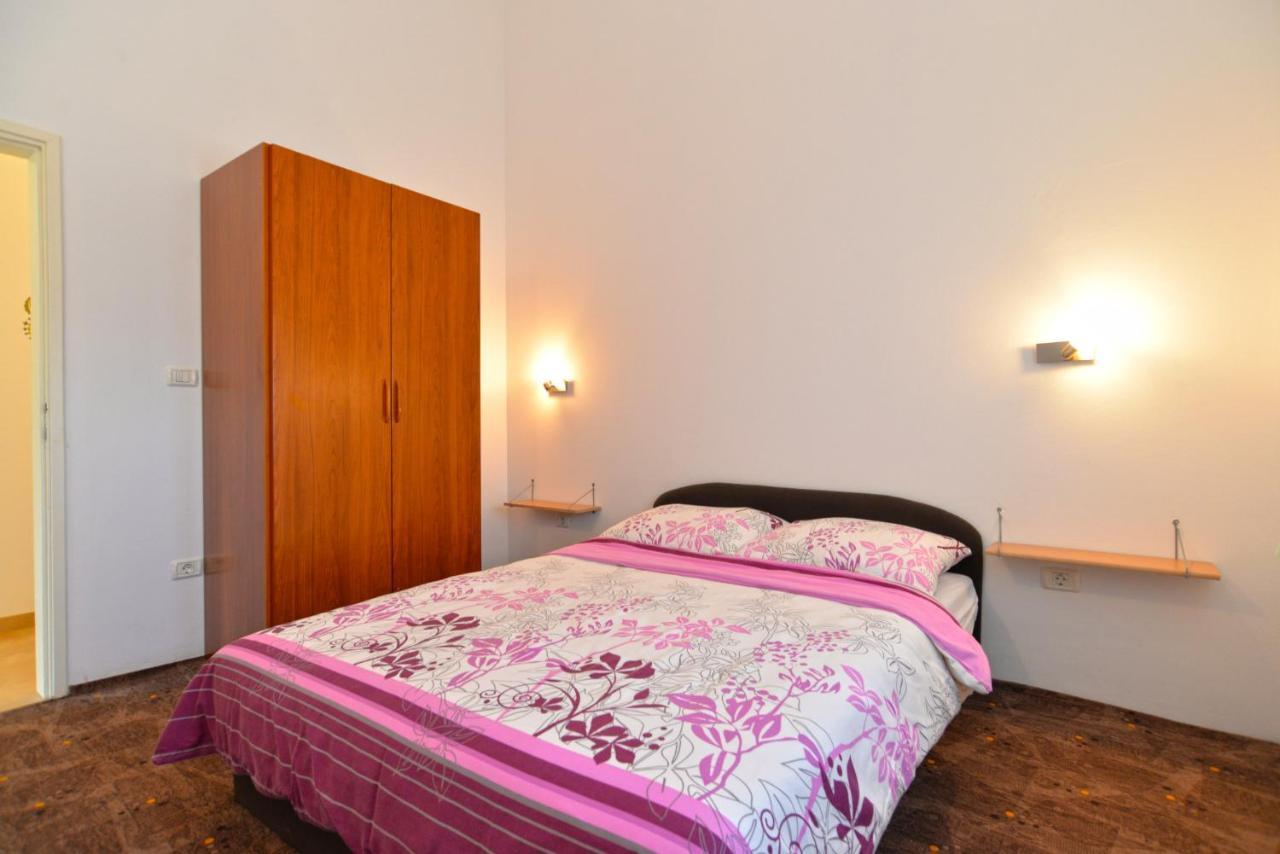 Apartments Bernarda 1773 Banjole Zewnętrze zdjęcie