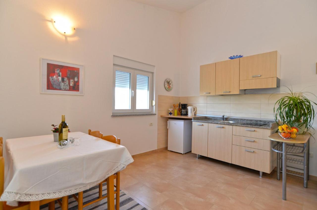 Apartments Bernarda 1773 Banjole Zewnętrze zdjęcie